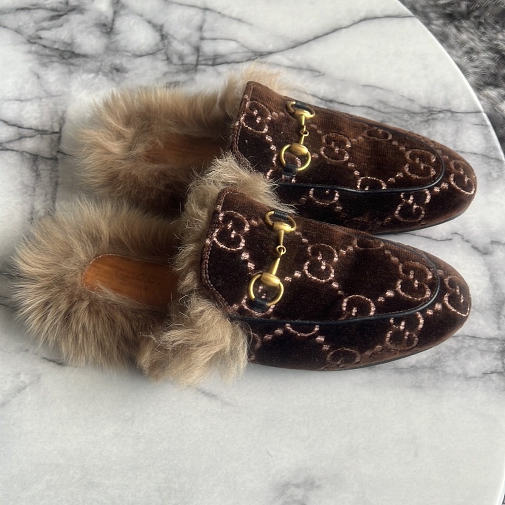 Gucci Brown Velvet Slippers with Gold Accents - Picture 2 of 7